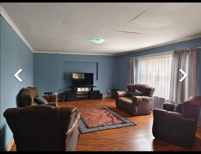 3 BEDROOM HOUSE FOR SALE IN ENNERDALE EXT 9